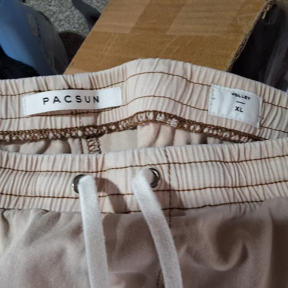 PacSun Xl Men's Beige Flat Front Shorts - Picture 6 of 6